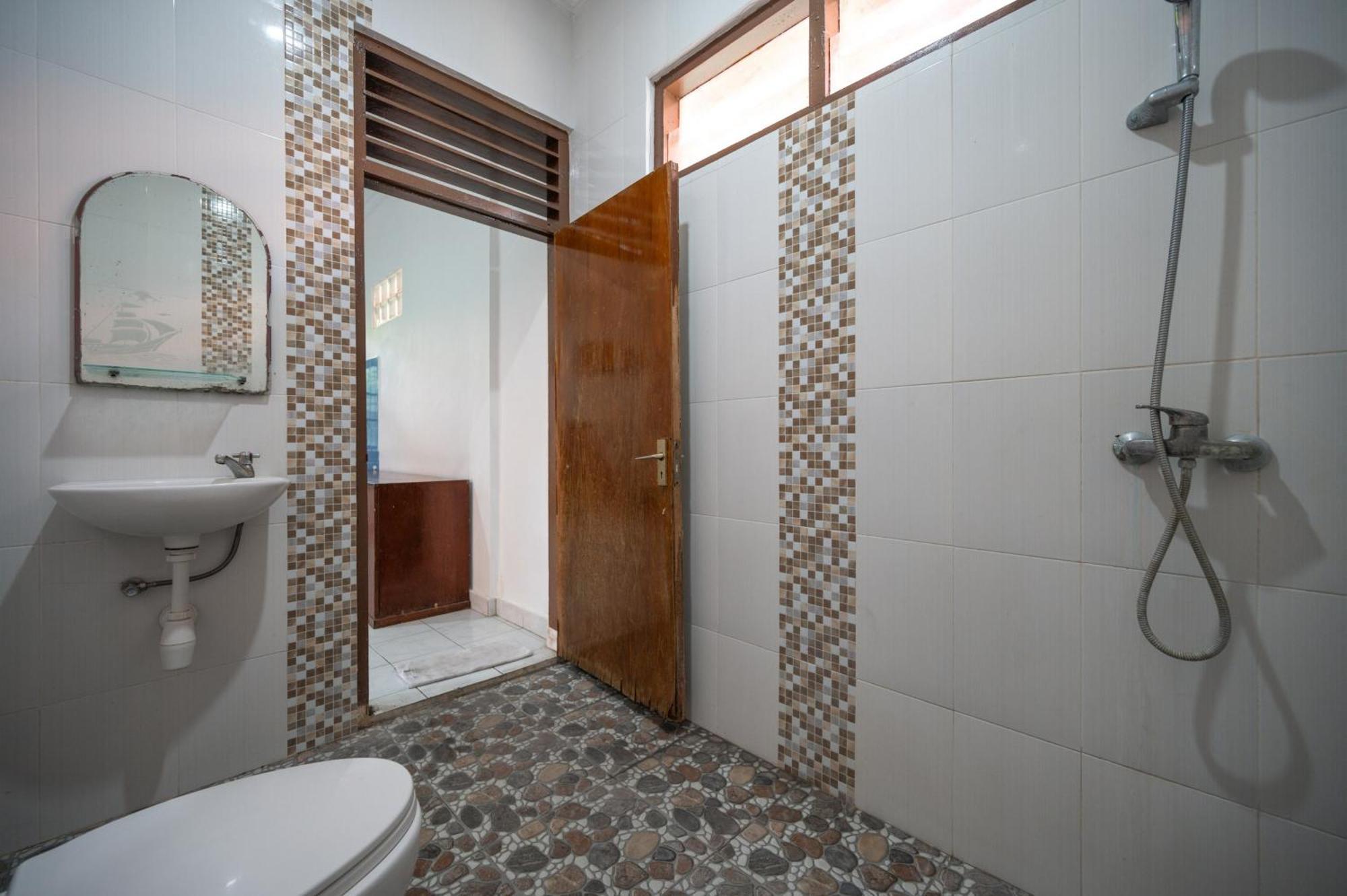Ceria Guesthouse Seminyak Mitra Reddoorz 外观 照片