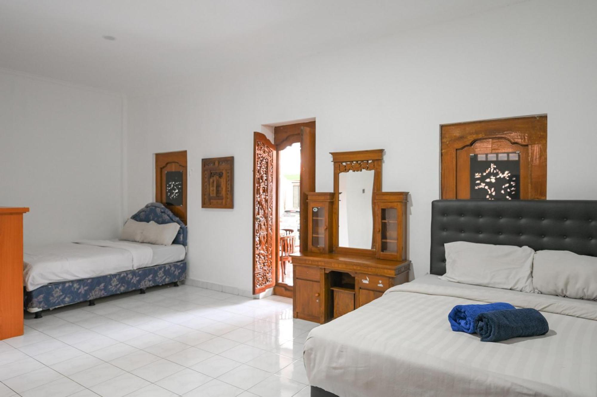 Ceria Guesthouse Seminyak Mitra Reddoorz 外观 照片