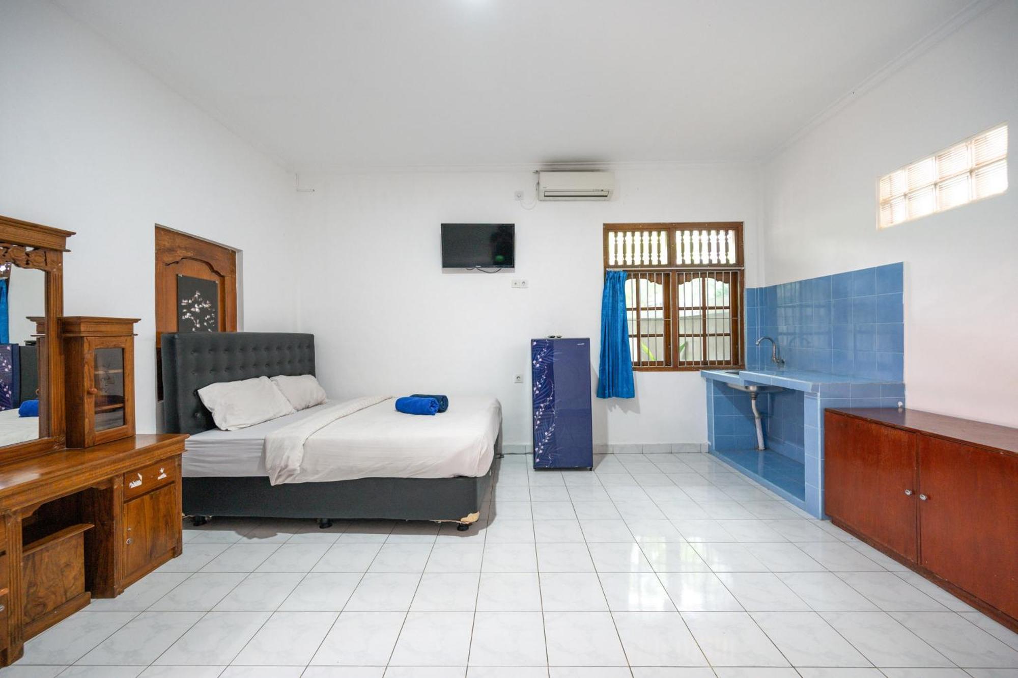 Ceria Guesthouse Seminyak Mitra Reddoorz 外观 照片