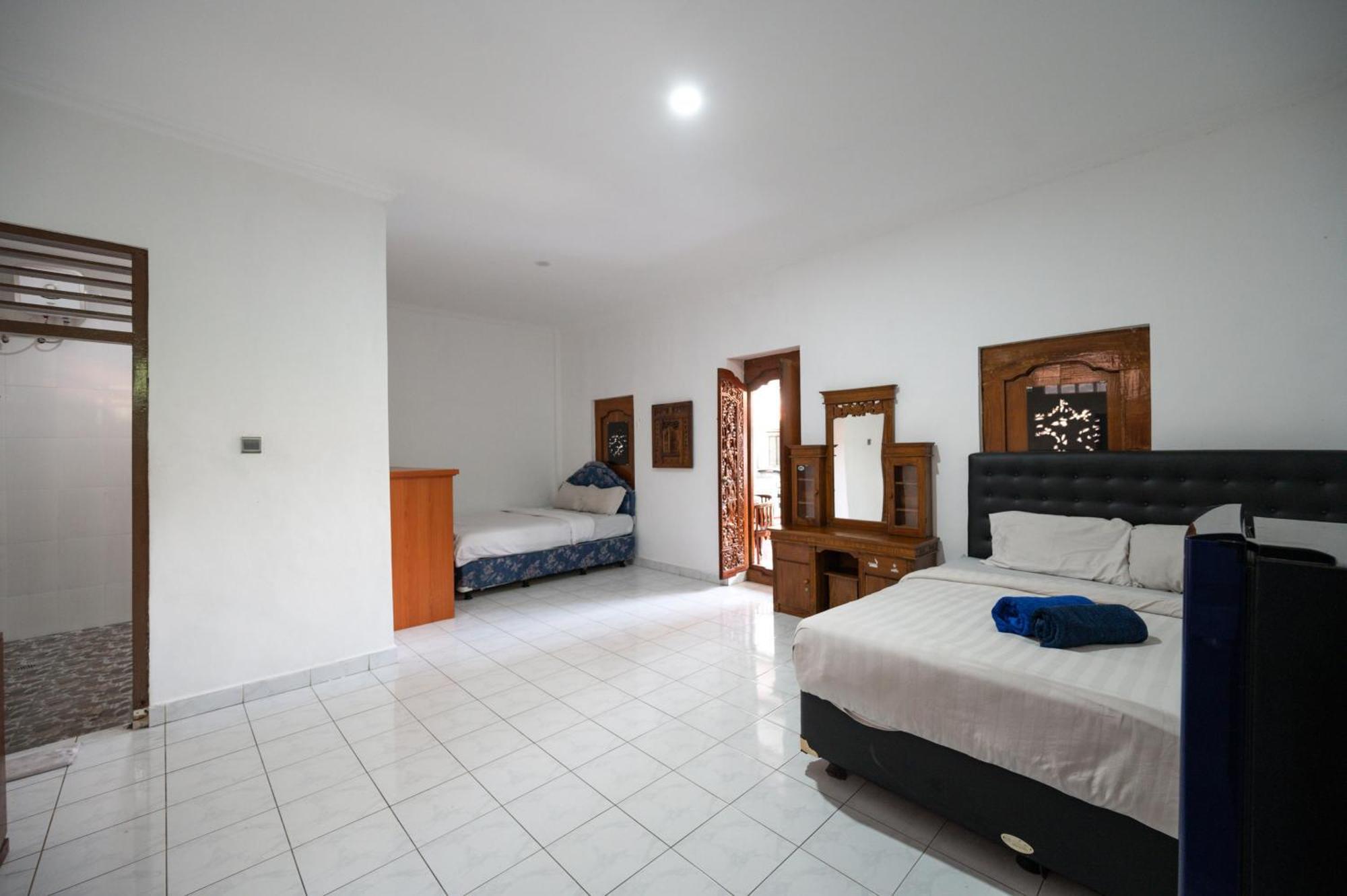 Ceria Guesthouse Seminyak Mitra Reddoorz 外观 照片