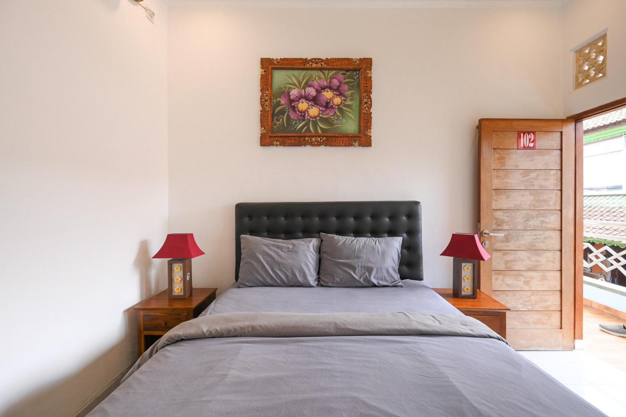 Ceria Guesthouse Seminyak Mitra Reddoorz 外观 照片